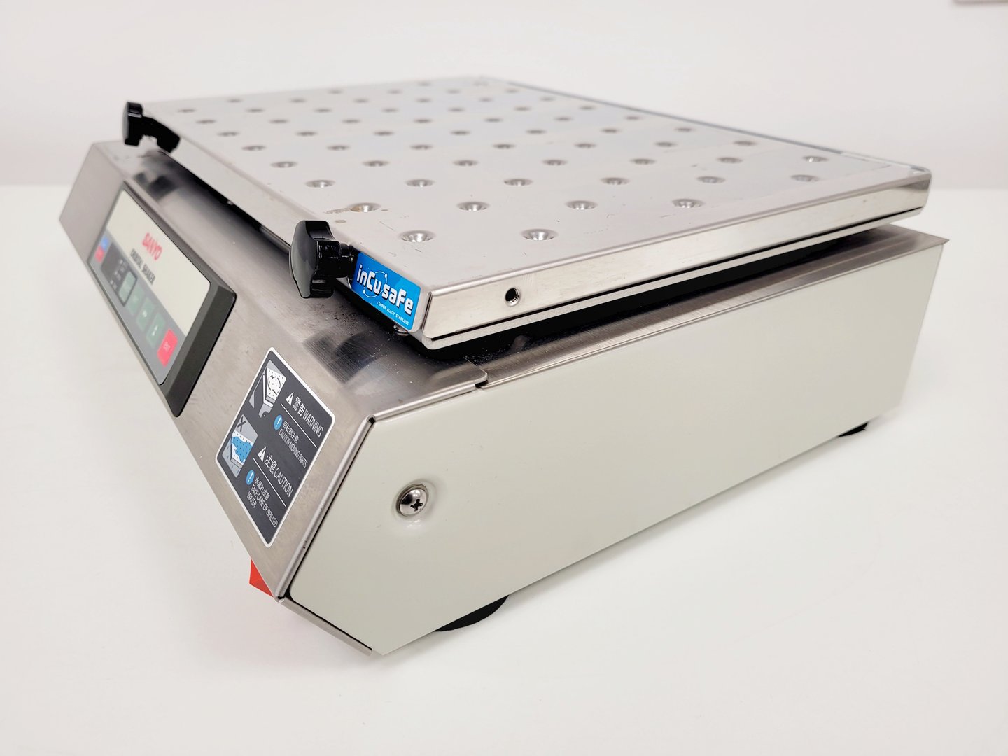 Image of SANYO MIR-S100 Platform Orbital Benchtop Shaker Lab
