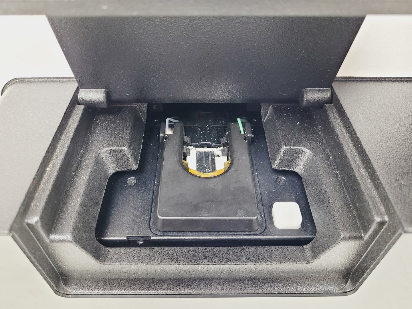 Image of Illumina MiSeq Benchtop Gene Sequencer SY-410-1003