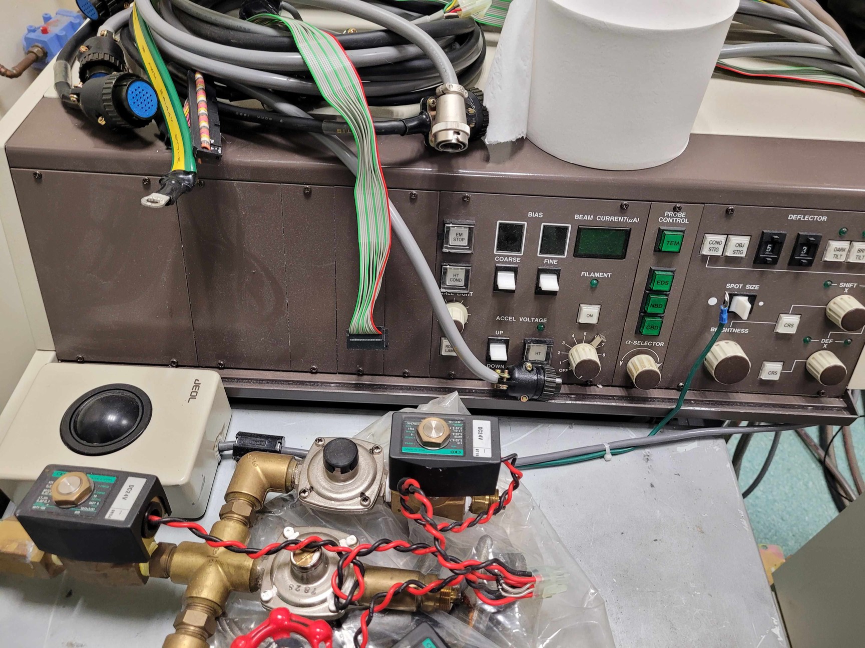 Image of JEOL JEM2011 Transmission Electron Microscope TEM with CCD Camera & EDX S/R