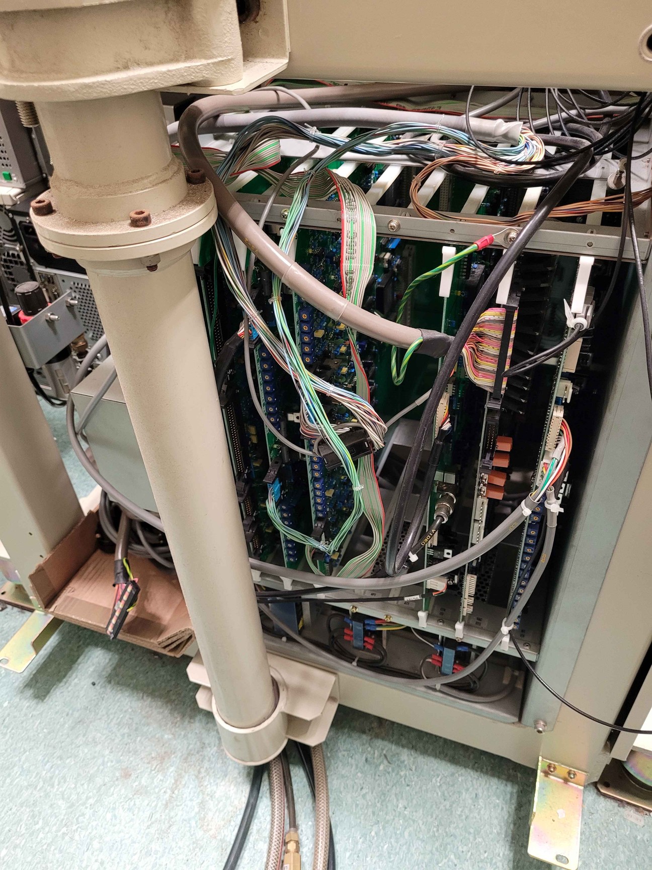 Image of JEOL JEM2011 Transmission Electron Microscope TEM with CCD Camera & EDX S/R