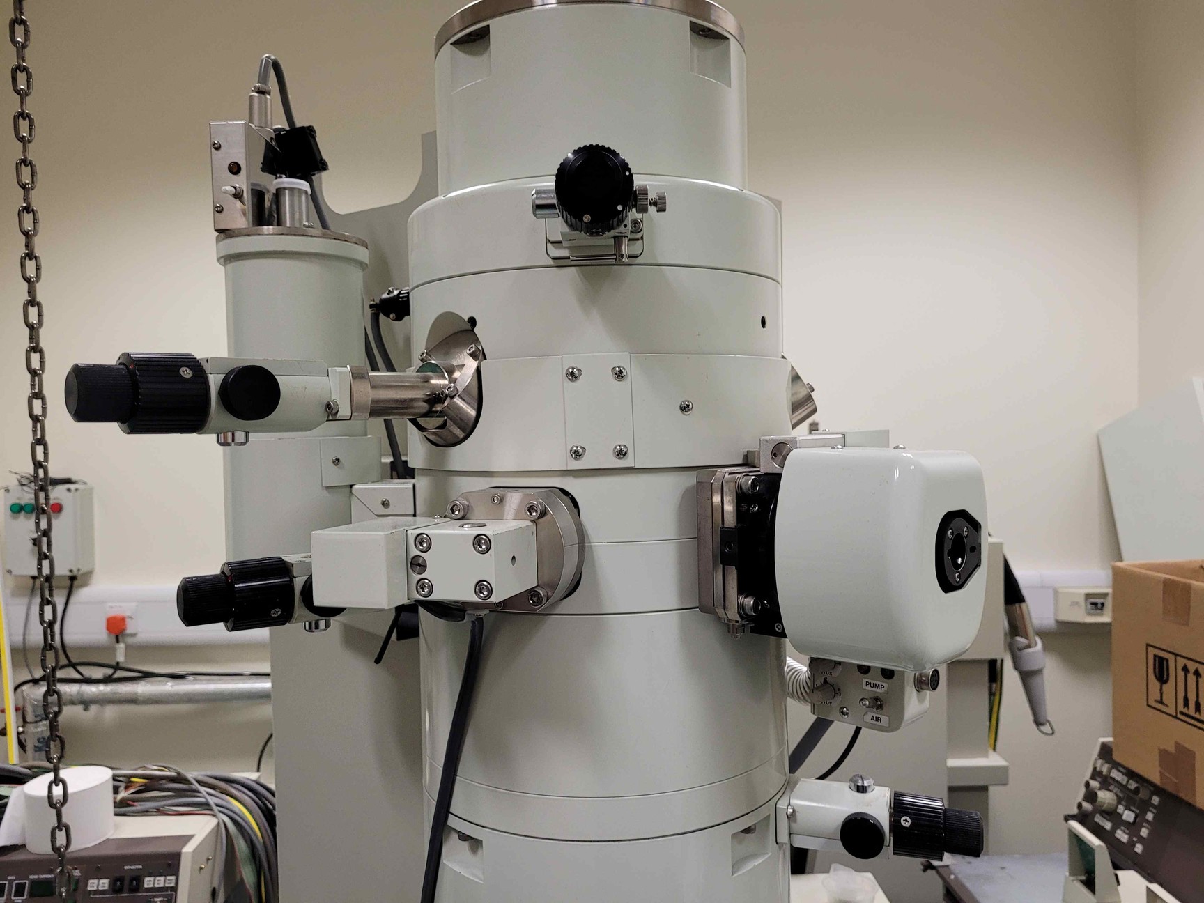 Image of JEOL JEM2011 Transmission Electron Microscope TEM with CCD Camera & EDX S/R