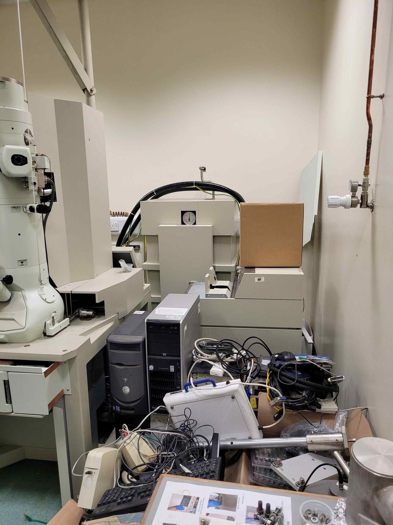 Image of JEOL JEM2011 Transmission Electron Microscope TEM with CCD Camera & EDX S/R