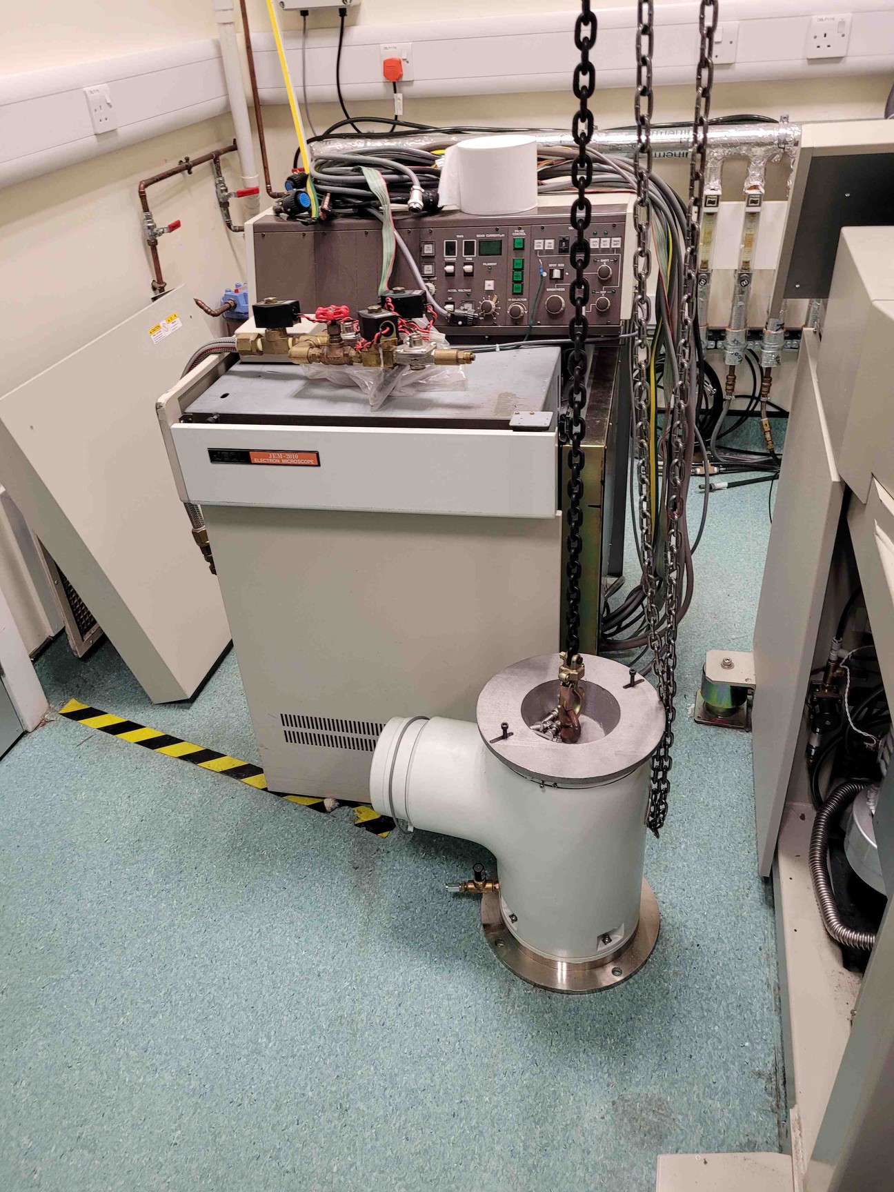 Image of JEOL JEM2011 Transmission Electron Microscope TEM with CCD Camera & EDX S/R