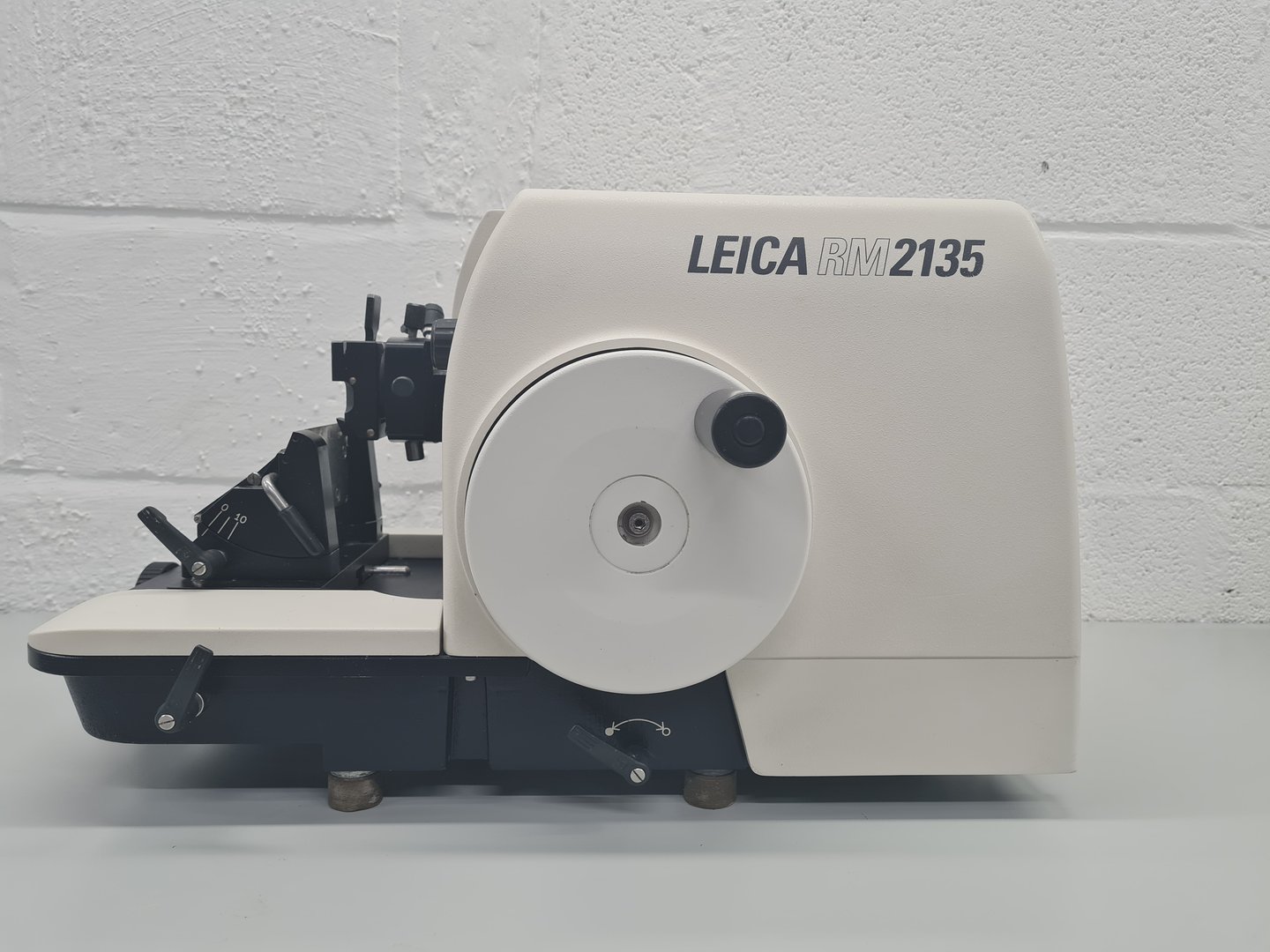 Image of Leica Instruments Model RM2135 Rotary Microtome Lab