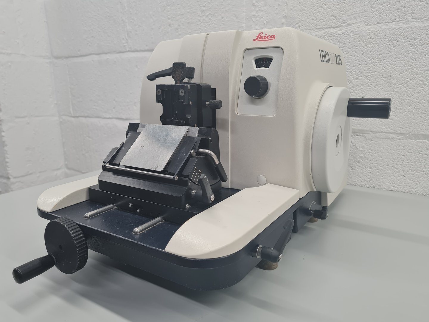 Image of Leica Instruments Model RM2135 Rotary Microtome Lab