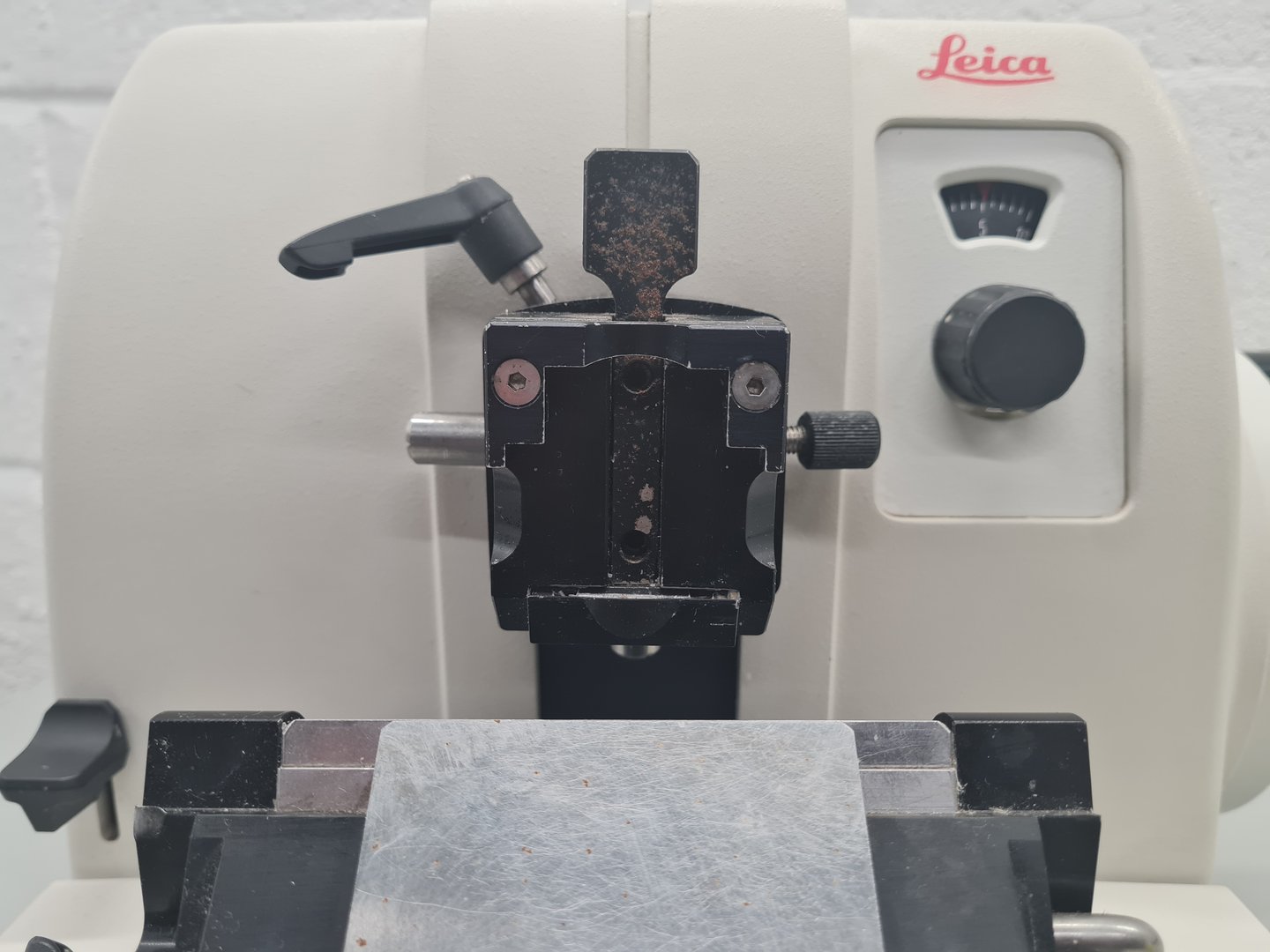 Image of Leica Instruments Model RM2135 Rotary Microtome Lab
