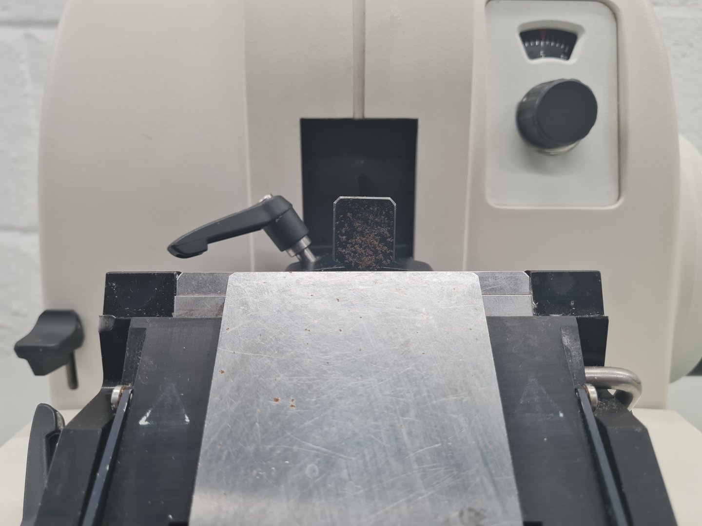 Image of Leica Instruments Model RM2135 Rotary Microtome Lab