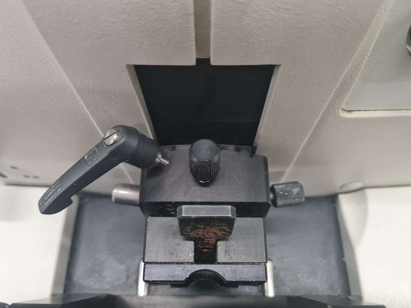 Image of Leica Instruments Model RM2135 Rotary Microtome Lab