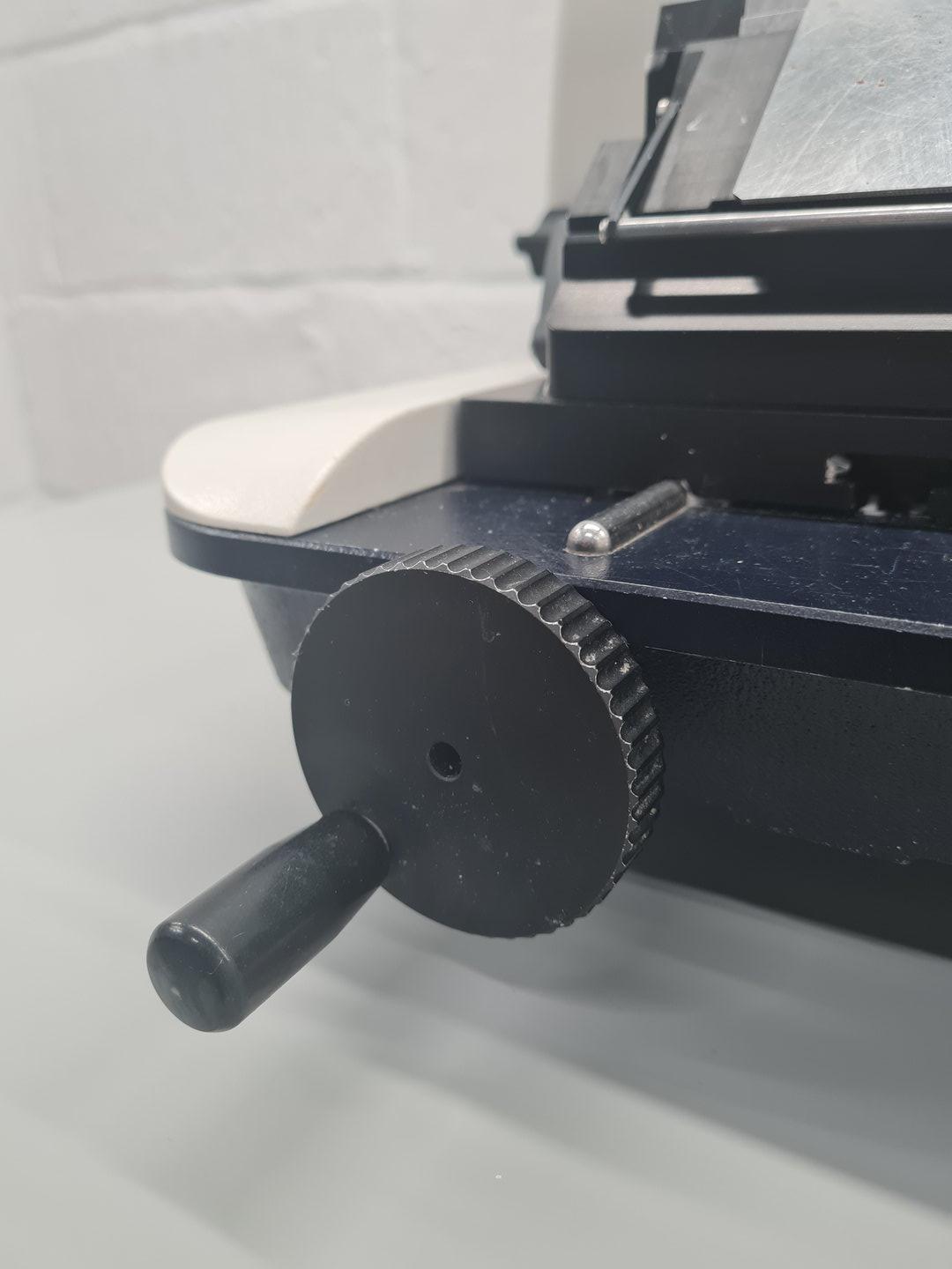 Image of Leica Instruments Model RM2135 Rotary Microtome Lab