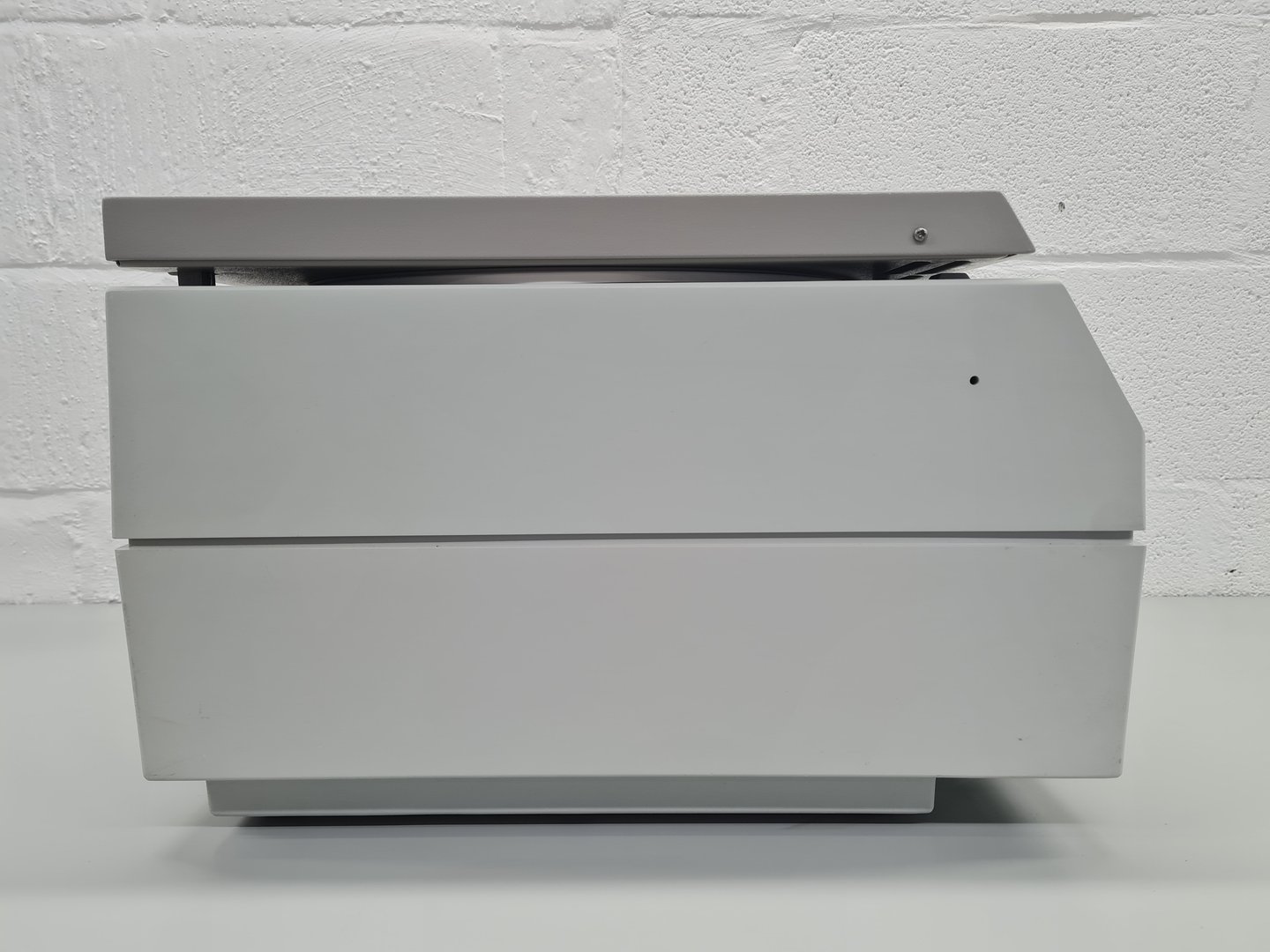 Image of MSE Mistral 1000 Benchtop Centrifuge with 6000 rpm Rotor Lab