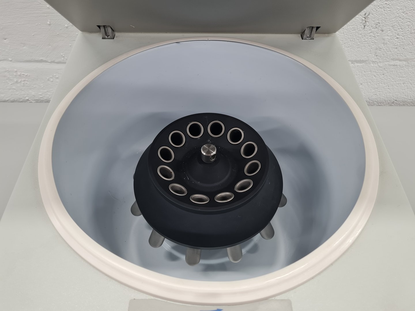 Image of MSE Mistral 1000 Benchtop Centrifuge with 6000 rpm Rotor Lab