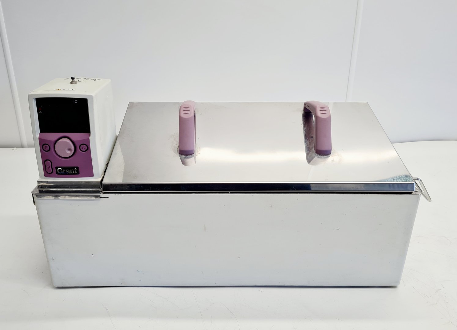 Image of Grant 38L Stirred Water Bath with GD100 Heater GD100–S38 Lab