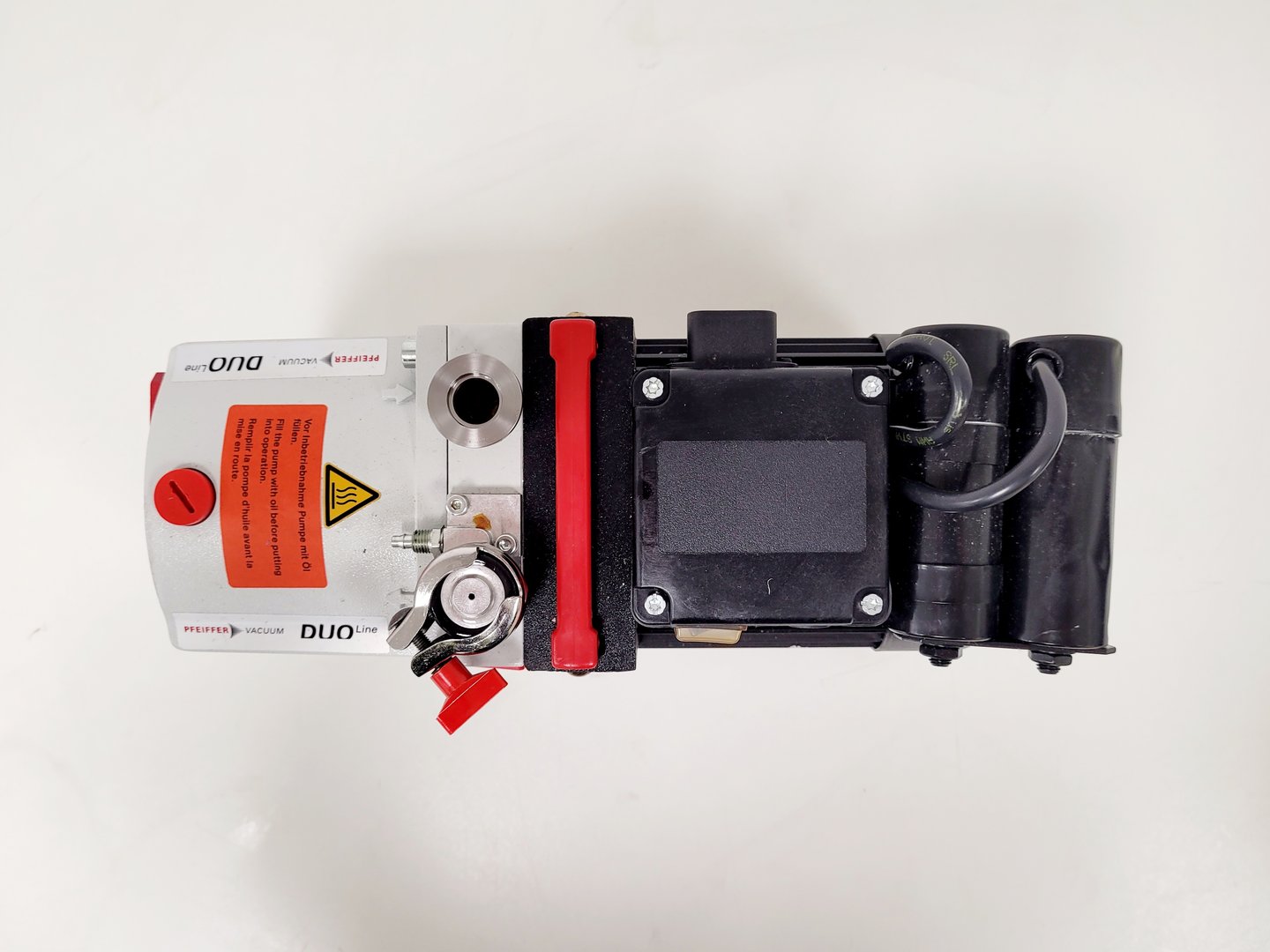 Image of PFEIFFER DUO 3 Vacuum Pump w/ Accessories Lab