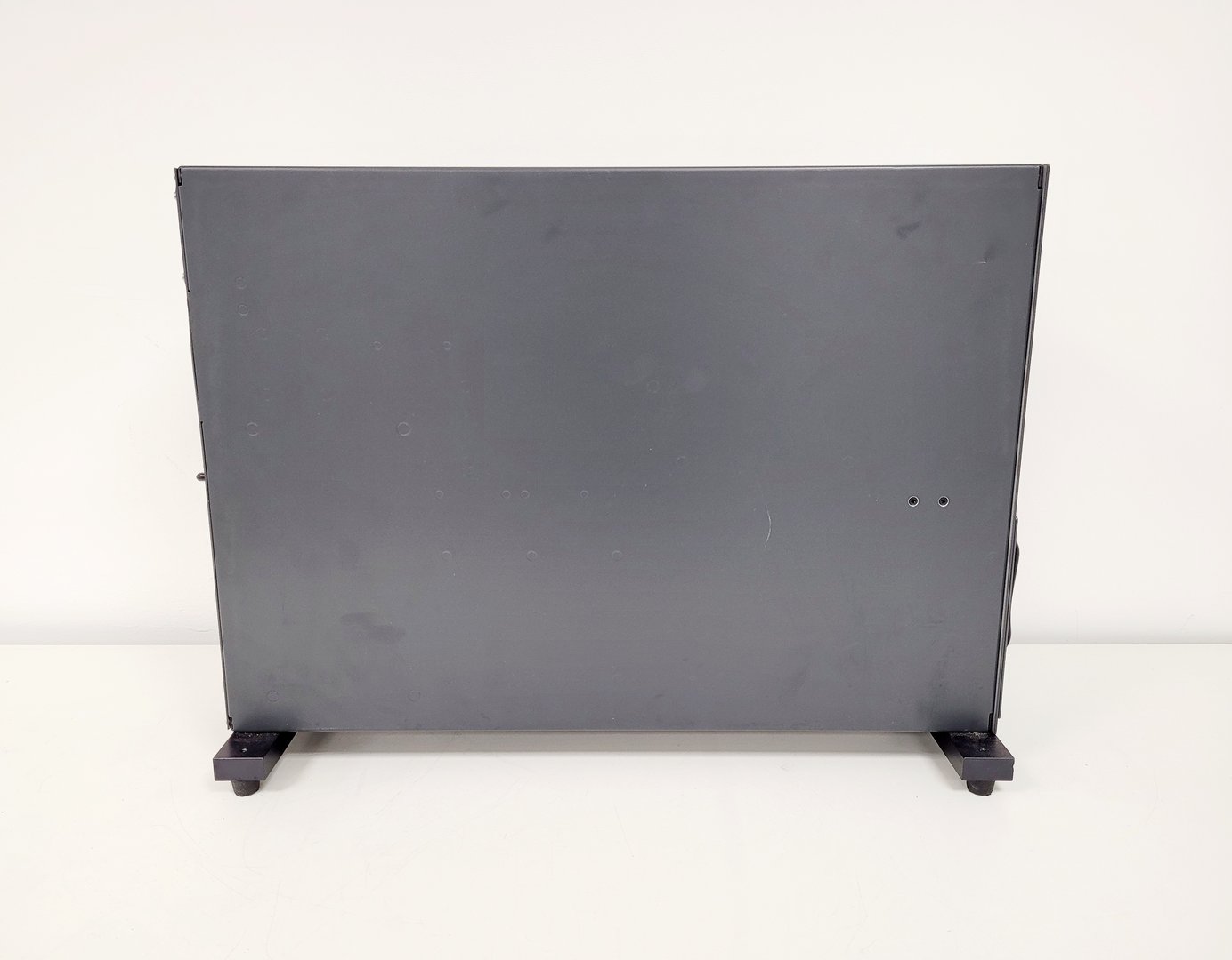 Image of Intellipower Uninterruptible IQ2000V-C-DiAC-Isol-PFC Power Supply Lab