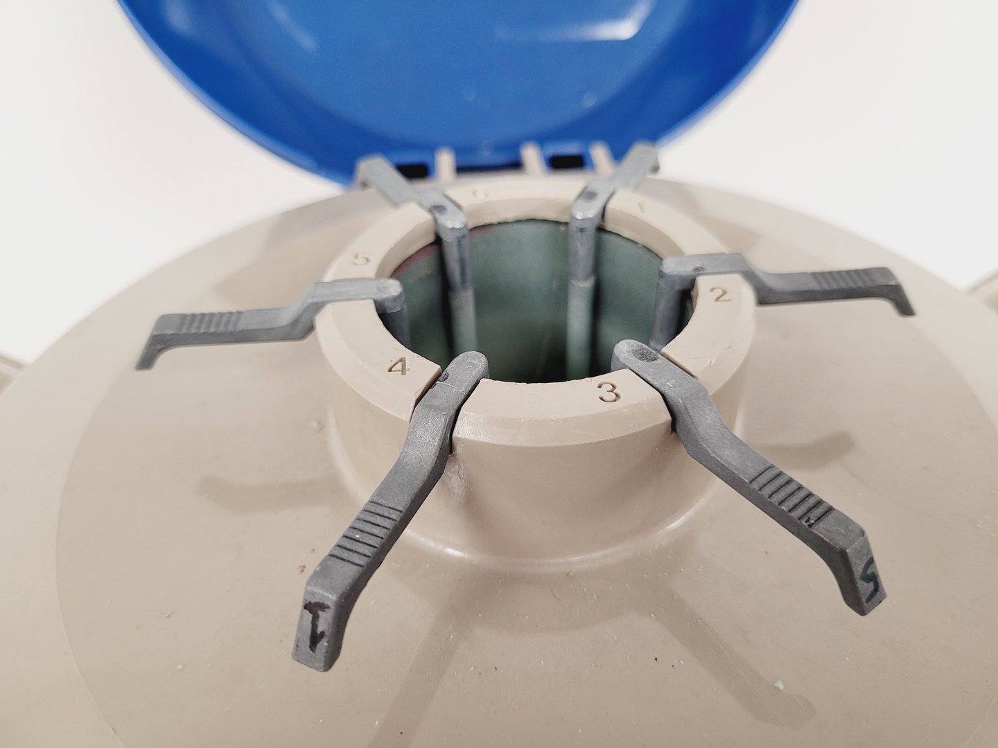 Image of Taylor Wharton 20XT 20XT-11 Liquid Nitrogen Dewar Lab