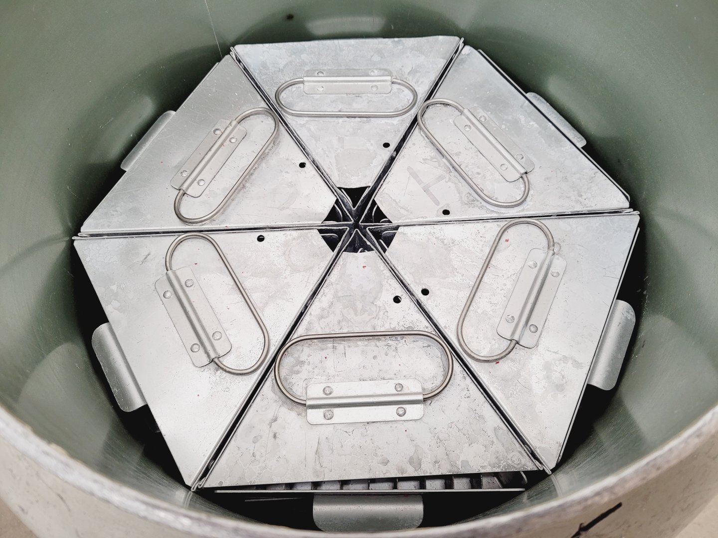 Image of Union Carbide Liquid Nitrogen Dewar Lab