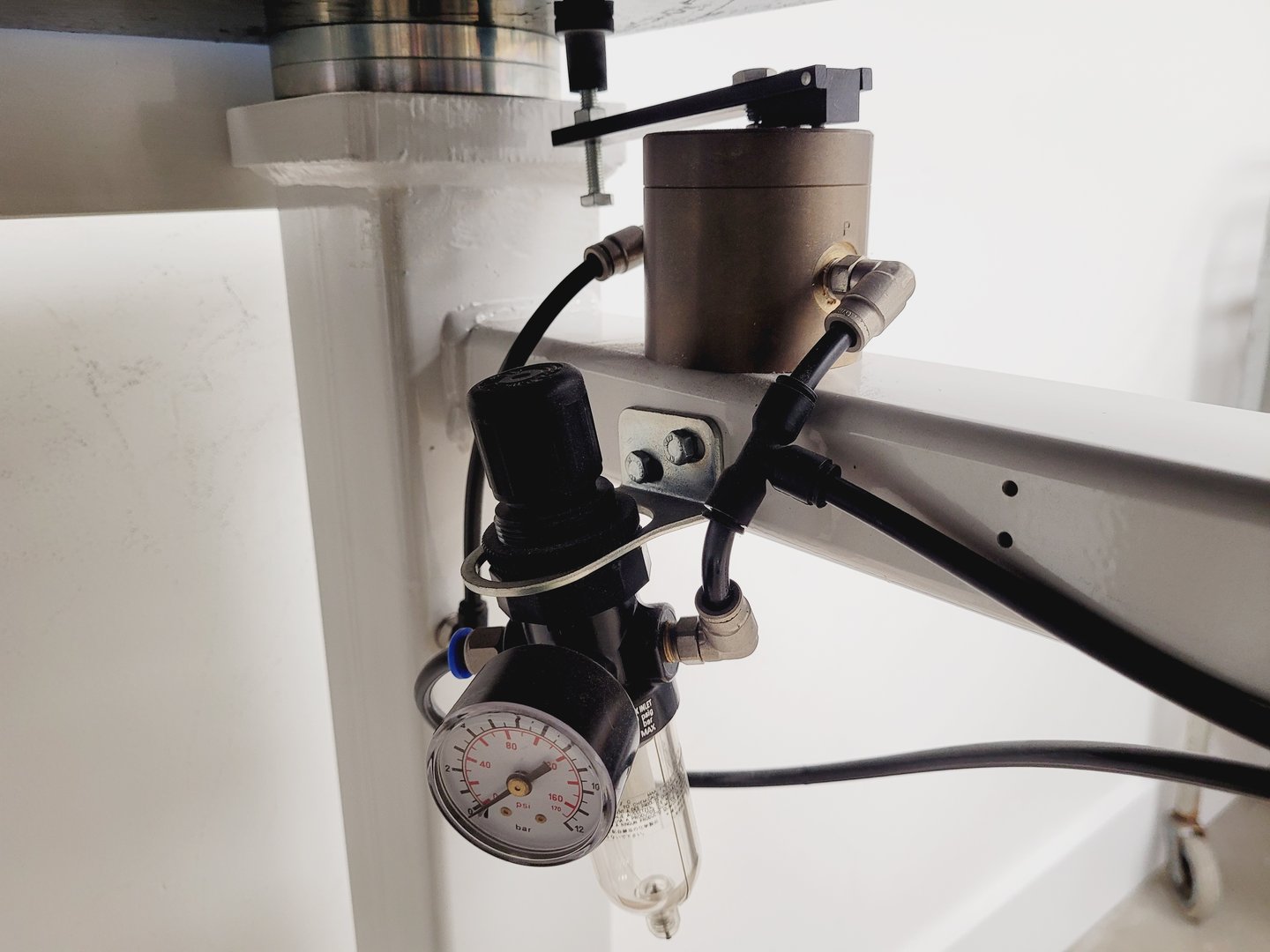 Image of Fabreeka Vibration Isolation Optics Table 92x80x81cm LWH Lab