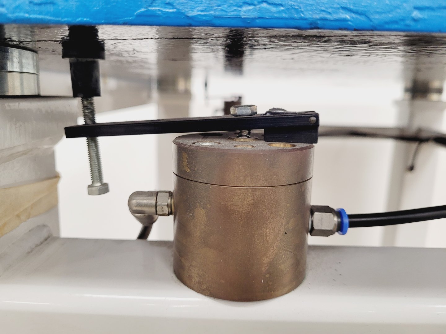 Image of Fabreeka Vibration Isolation Optics Table 92x80x81cm LWH Lab