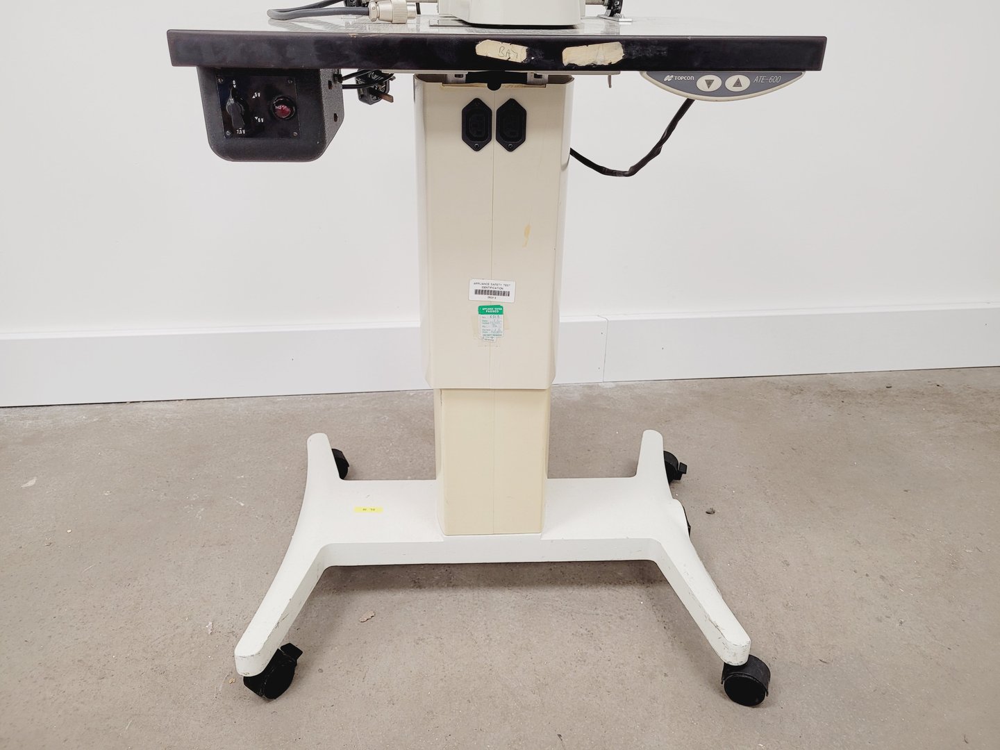 Image of Topcon SL-2E Slit Lamp with Topcon ATE-600 Table/Stand Lab