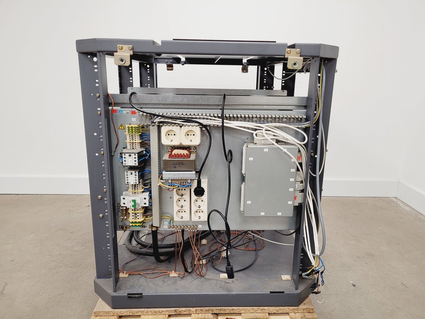 Image of Bruker D8 Advance Powder X-Ray Diffractometer XRD Spares or Repairs