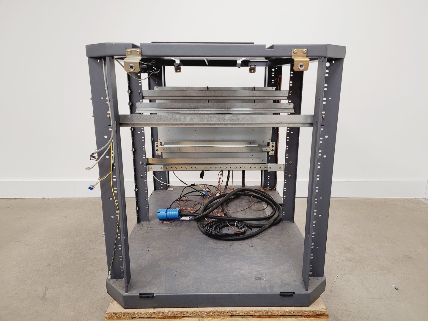 Image of Bruker D8 Advance Powder X-Ray Diffractometer XRD Spares or Repairs