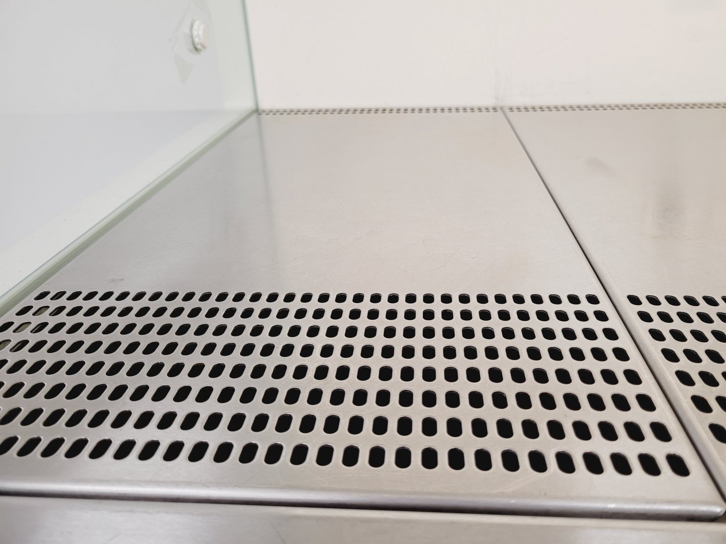 Image of Thermo Scientific Heraeus HS 12 Biological Class 2 Safety Cabinet Lab