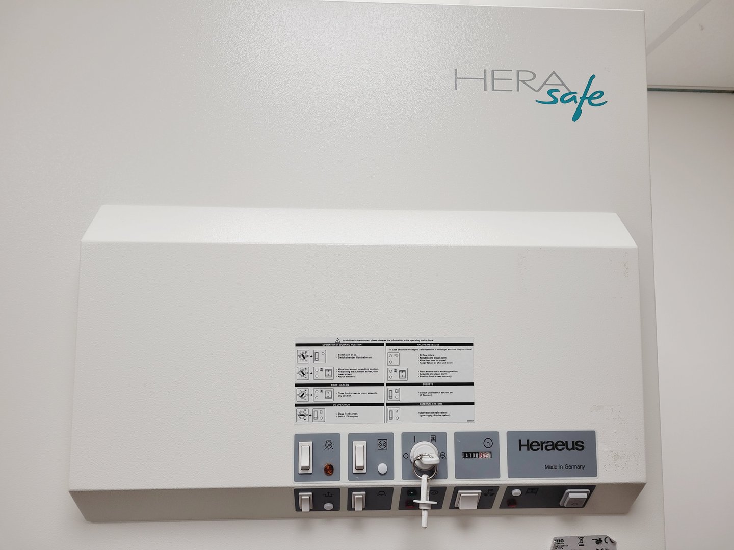 Image of Thermo Scientific Heraeus HS 12 Biological Class 2 Safety Cabinet Lab