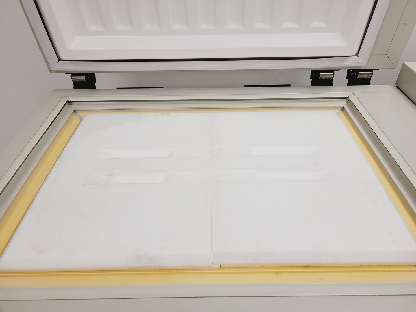 Image of PHCBI Ultra Low Temperature -150˚C Freezer VIP Series  MDF-C2156VAN Lab