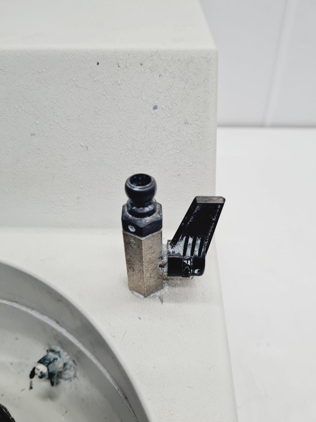 Image of BUEHLER METASERV 2000 Grinder Polisher Lab