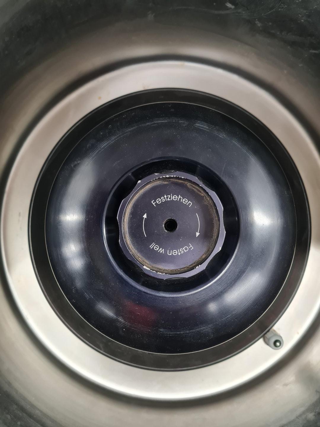 Image of Eppendorf 5804 R Refrigerated Centrifuge with F-34-8-38 Rotor Lab