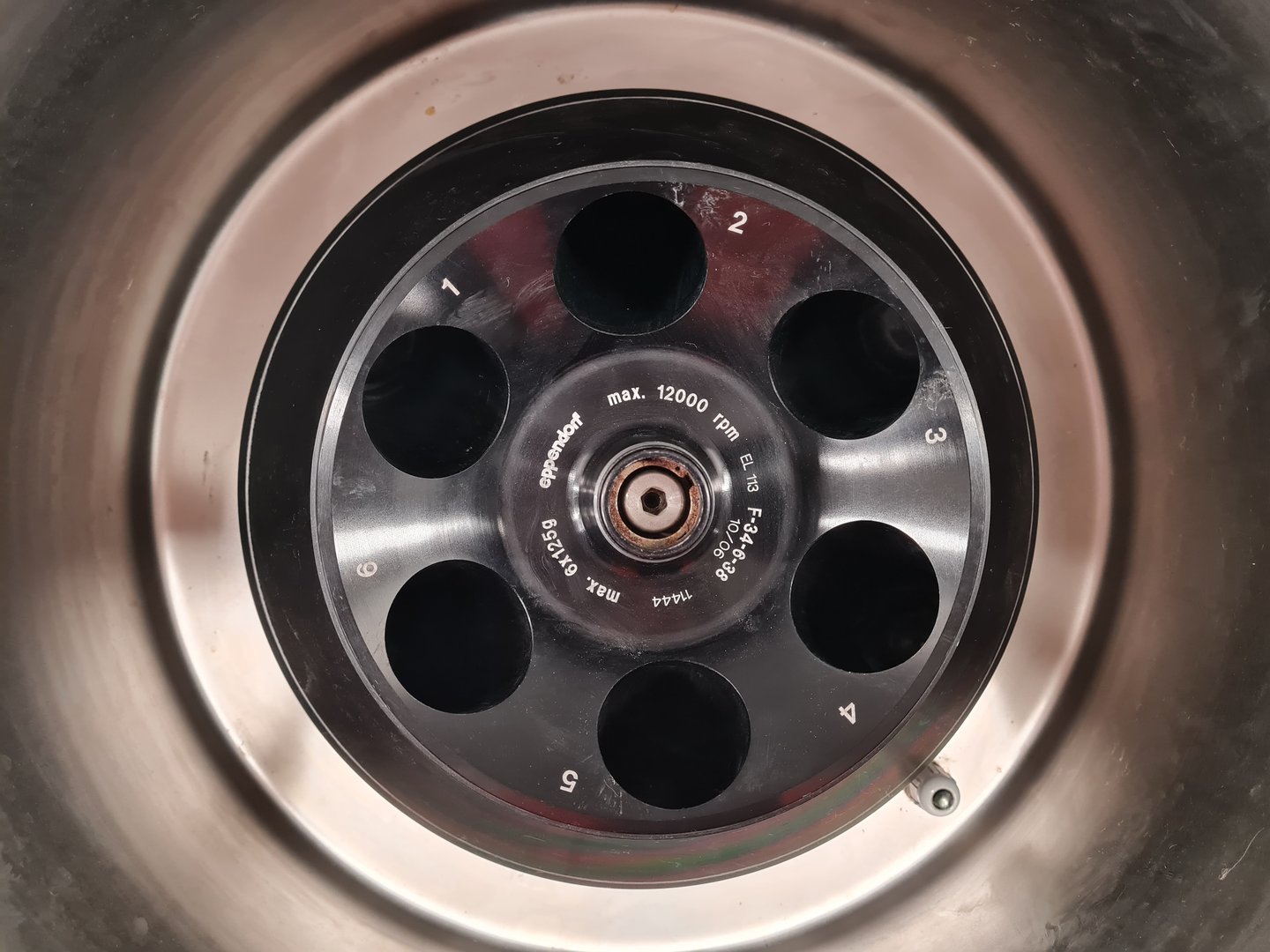 Image of Eppendorf 5804 R Refrigerated Centrifuge with F-34-8-38 Rotor Lab