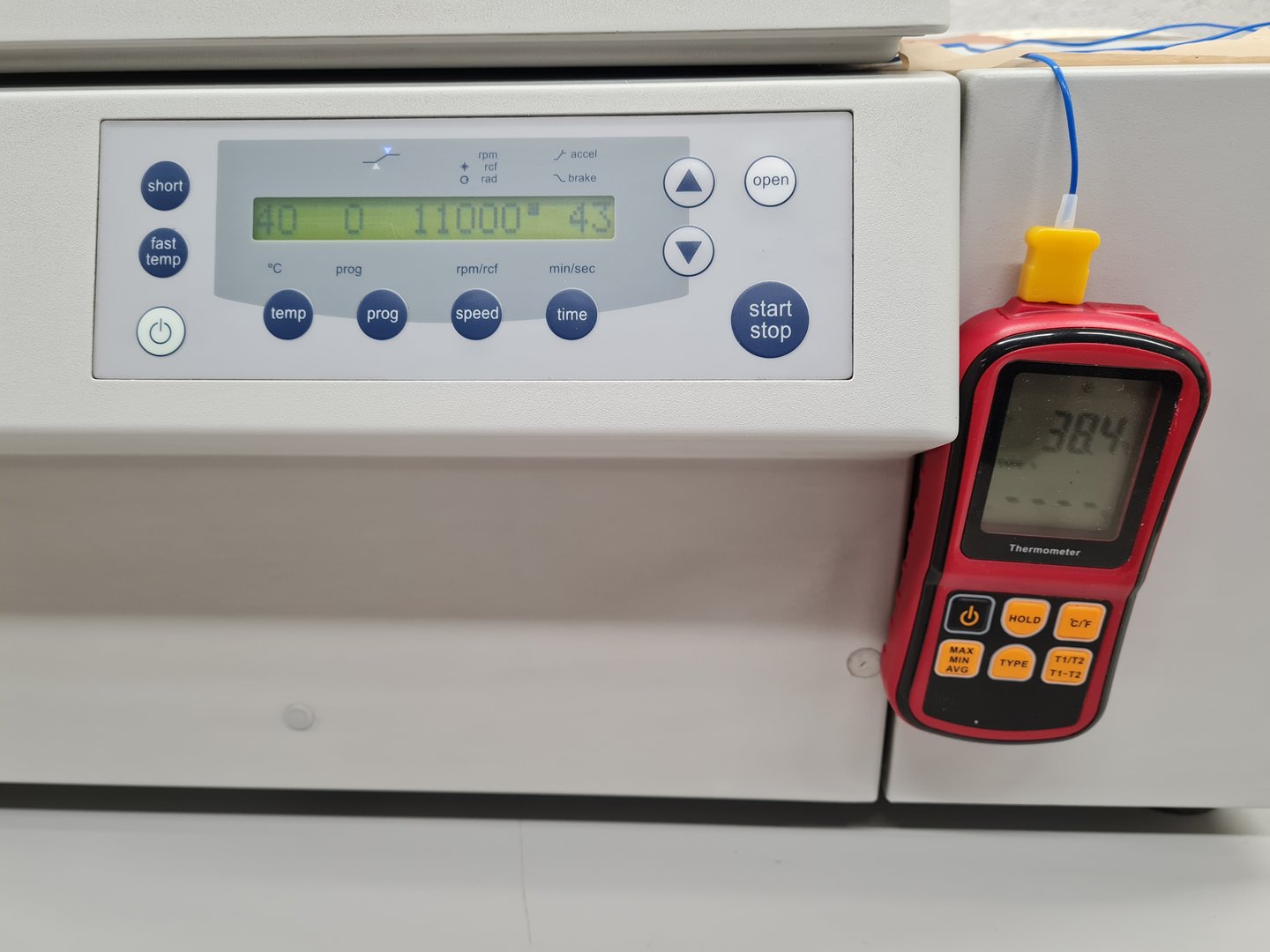 Image of Eppendorf 5804 R Refrigerated Centrifuge with F-34-8-38 Rotor Lab
