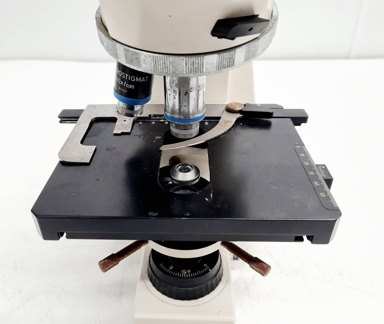 Image of Carl Zeiss Axioskop EL Einsatz Microscope w/ 3 Objectives ACHROSTIGMAT Epiplan