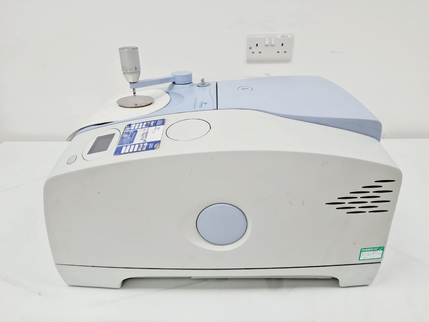 Image of Perkin Elmer Spectrum 100 FT-IR Spectrophotometer  Lab