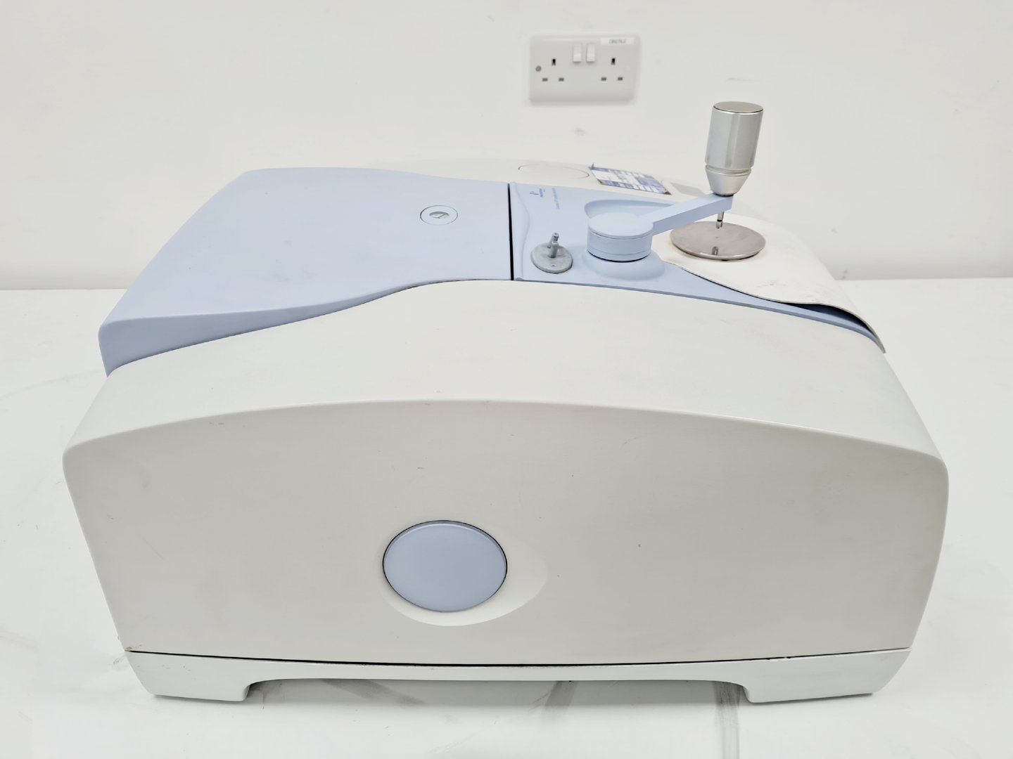 Image of Perkin Elmer Spectrum 100 FT-IR Spectrophotometer  Lab