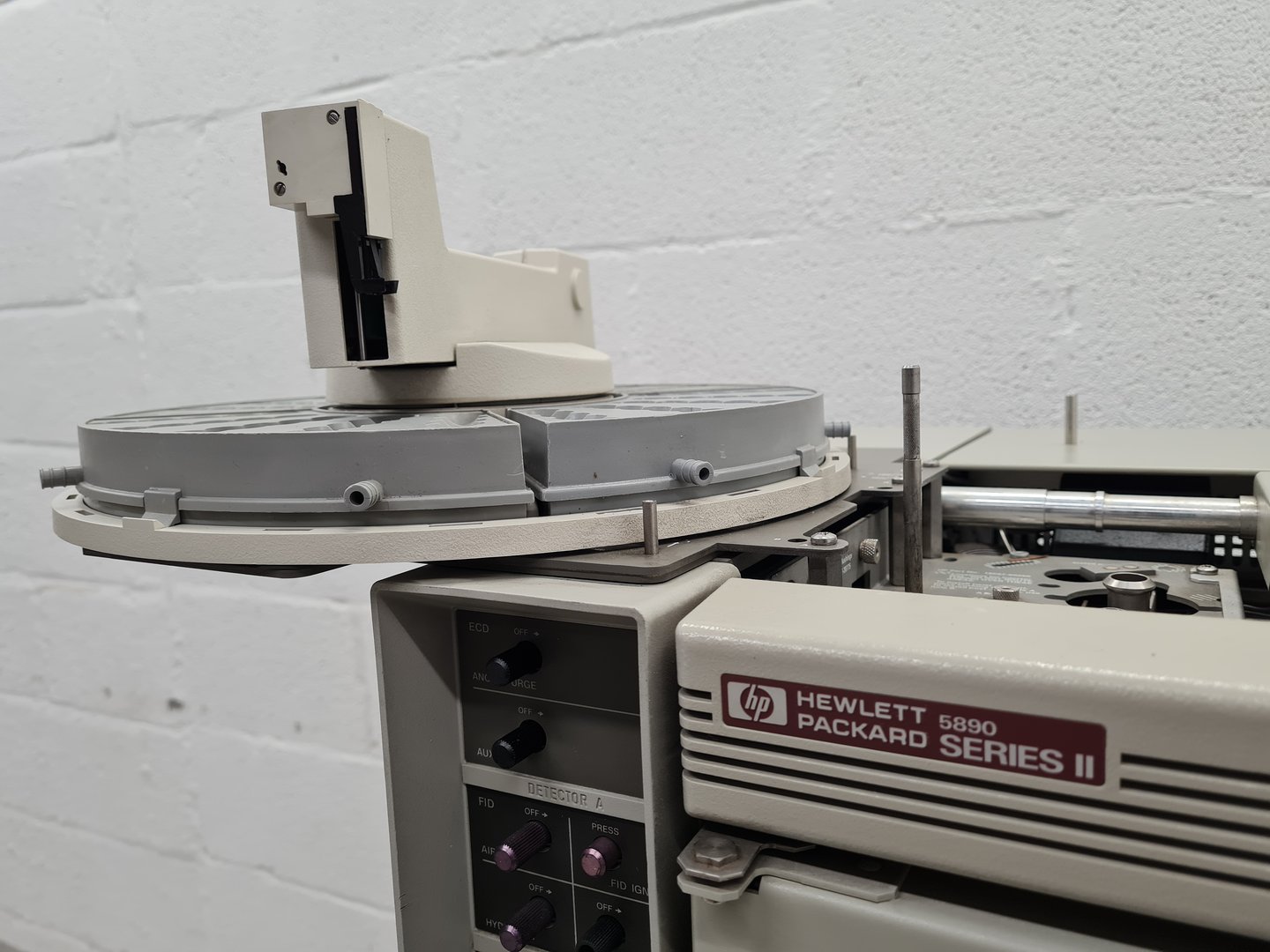 Image of Hewlett Packard 5890 Series II Gas Chromatograph Lab