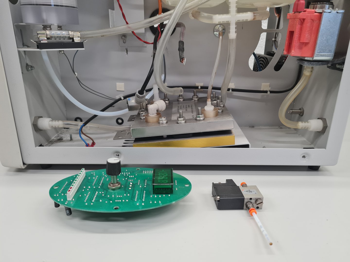 Image of Peak Scientific Model PH600-UK Hydrogen Generator Lab Spares/Repairs