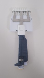 Thumbnail image of Lot Of 8/12 Channel Pipettes + Gilson Carrousel Pipette Stand Lab