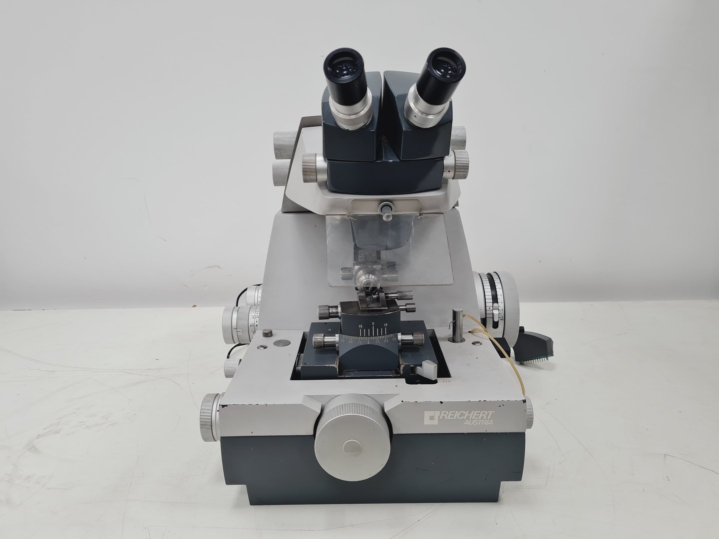 Image of Reichert Jung UltraCut Microtome 701701 Ultramicrotome + Controller Faulty