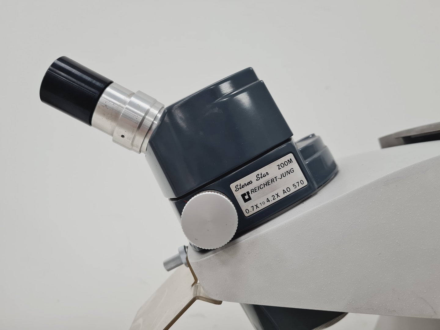 Image of Reichert Jung UltraCut Microtome 701701 Ultramicrotome + Controller Faulty