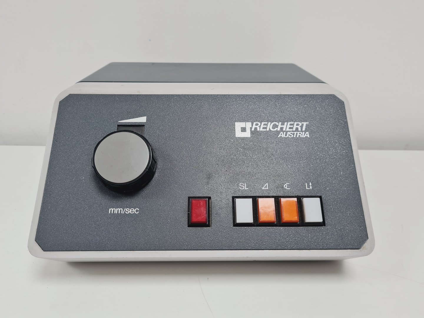 Image of Reichert Jung UltraCut Microtome 701701 Ultramicrotome + Controller Faulty