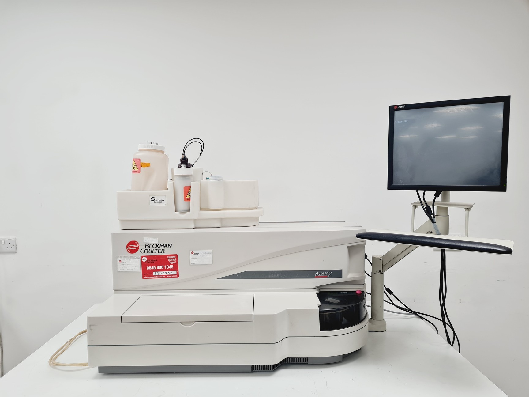Beackman Lab Beckman 81600N Access 2 Immunoassay Laboratory Testing System