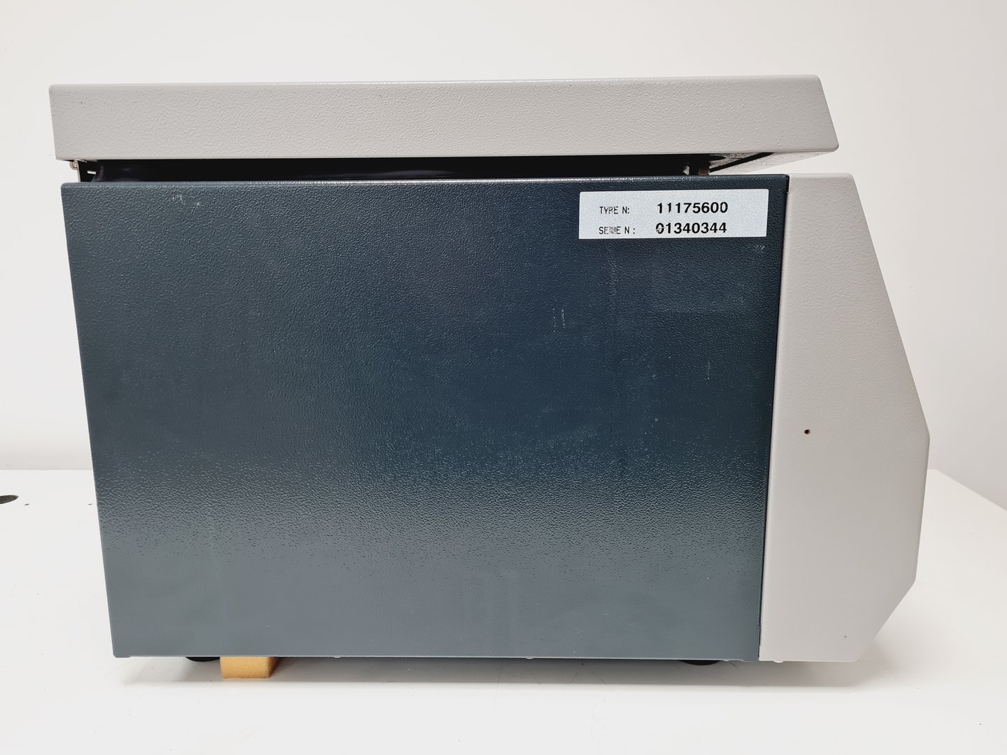 Image of Jouan B4i Benchtop Centrifuge with S40 and AB 2.14 Rotors Lab
