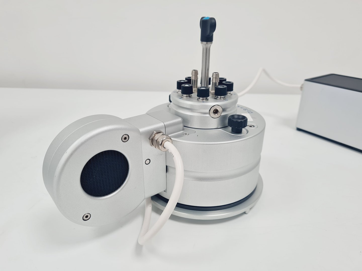 Image of Asynt ADS-HP-NT Hotplate Stirrer & Drysin Illumin8 Photoreactor Octo 8 ADS-TC-NT