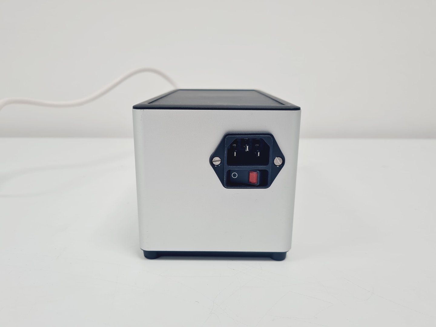 Image of Asynt ADS-HP-NT Hotplate Stirrer & Drysin Illumin8 Photoreactor Octo 8 ADS-TC-NT