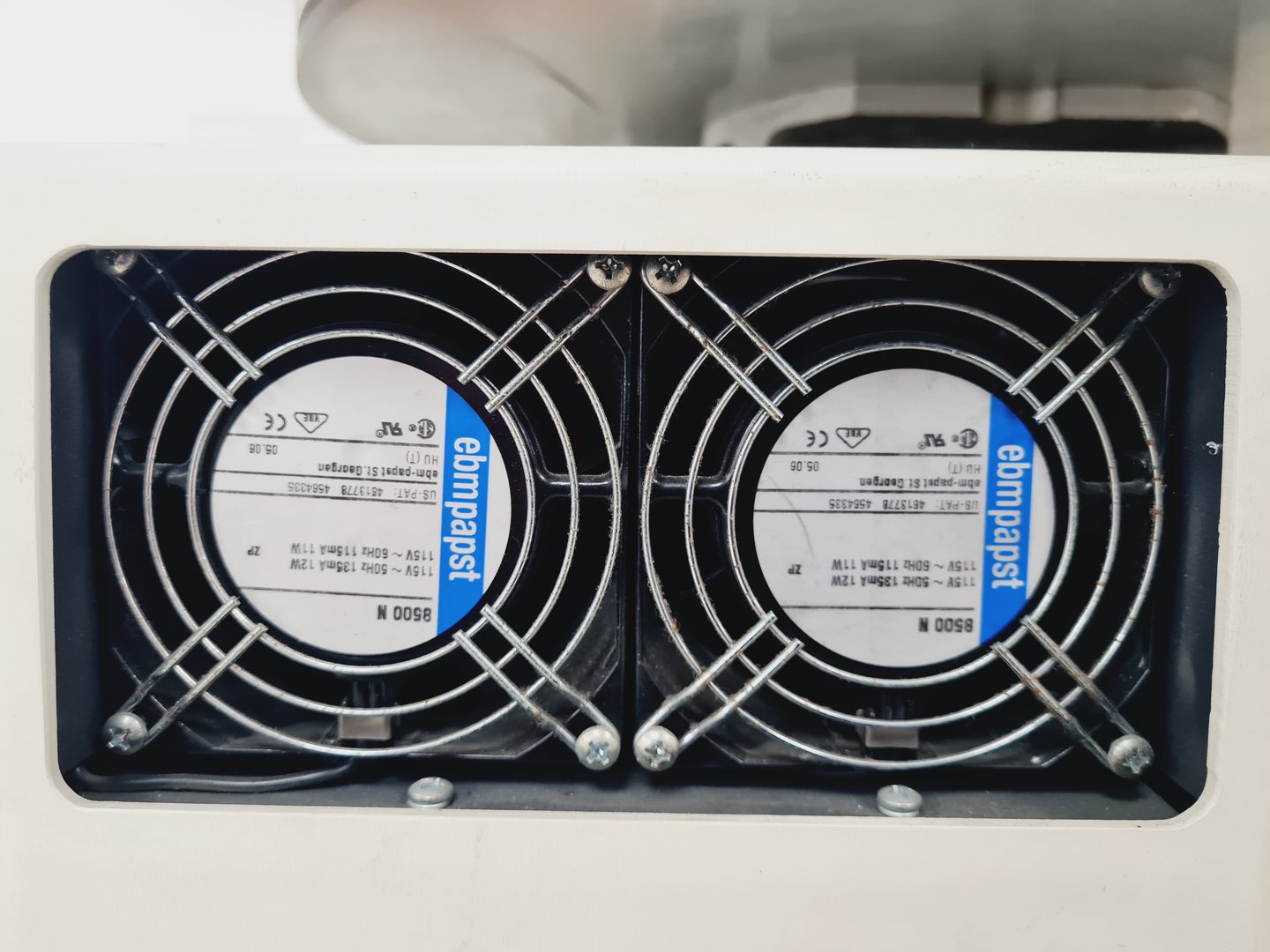 Image of New Brunswick PourMatic MP-1000 Automated Dish Filling System Lab