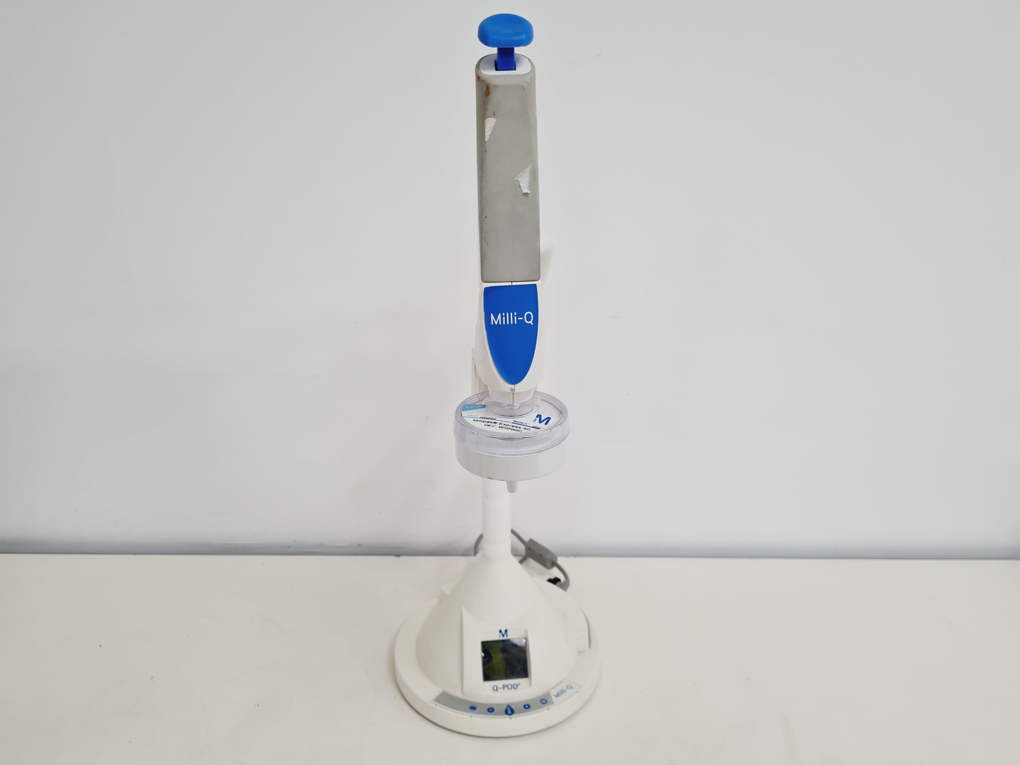 Image of Millipore Milli-Q Advantage A10 w/ Q-POD Water Purification System