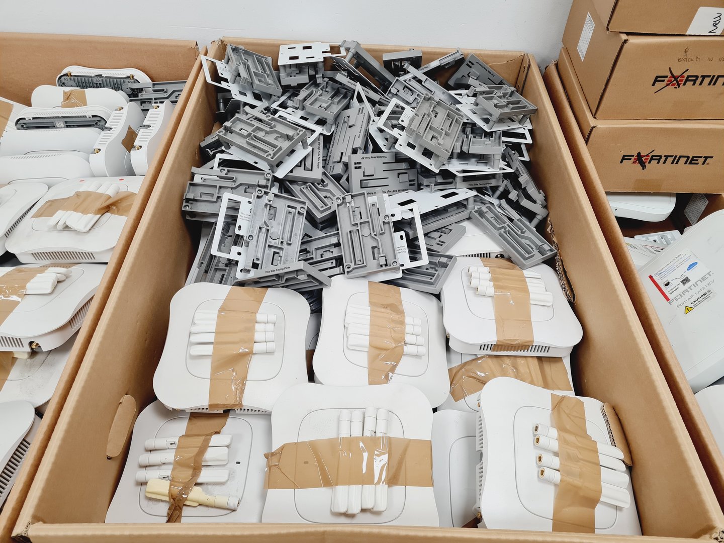 Image of Lot Of Fortinet & Meru Duel Radio Access Points