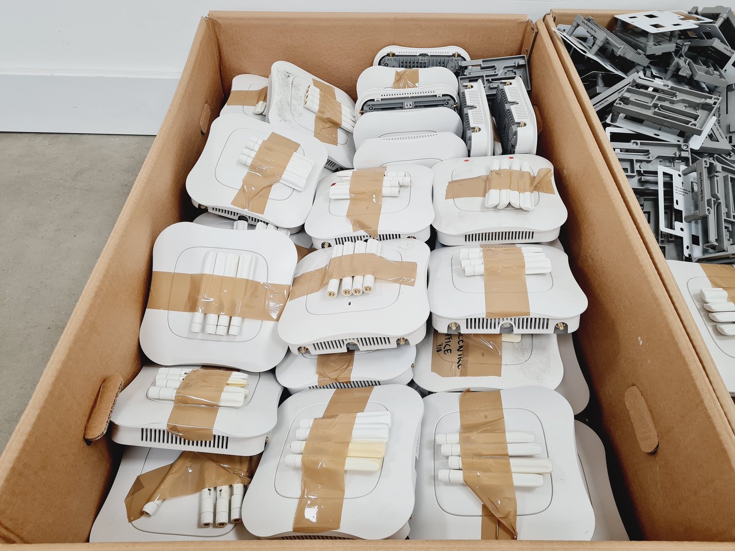 Image of Lot Of Fortinet & Meru Duel Radio Access Points