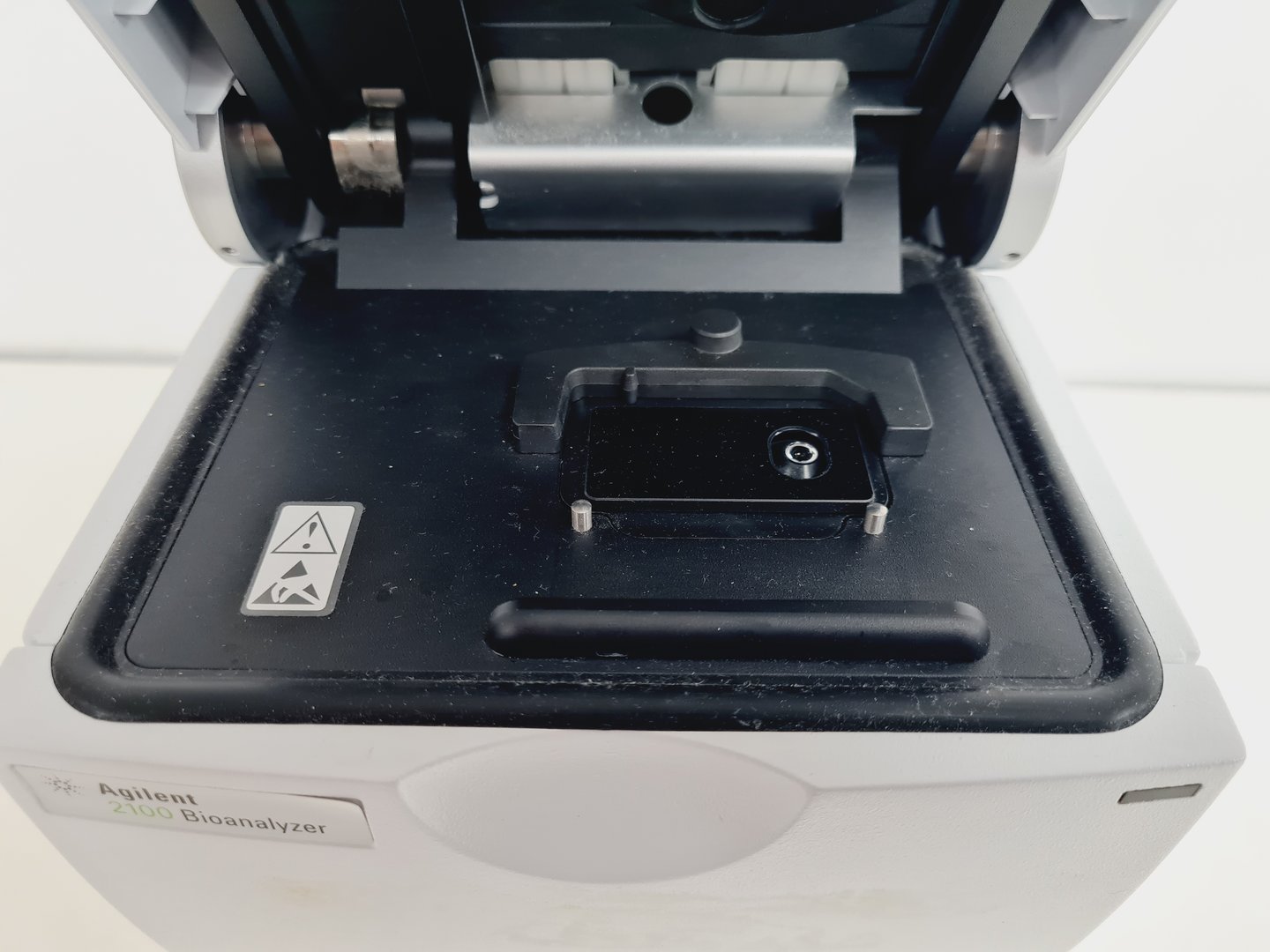 Image of Agilent 2100 Bioanalyzer System with Software & Accessories lab